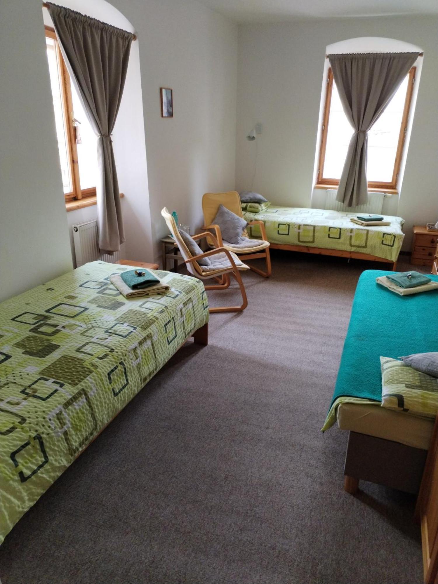 U Zvonu Hotel 3*